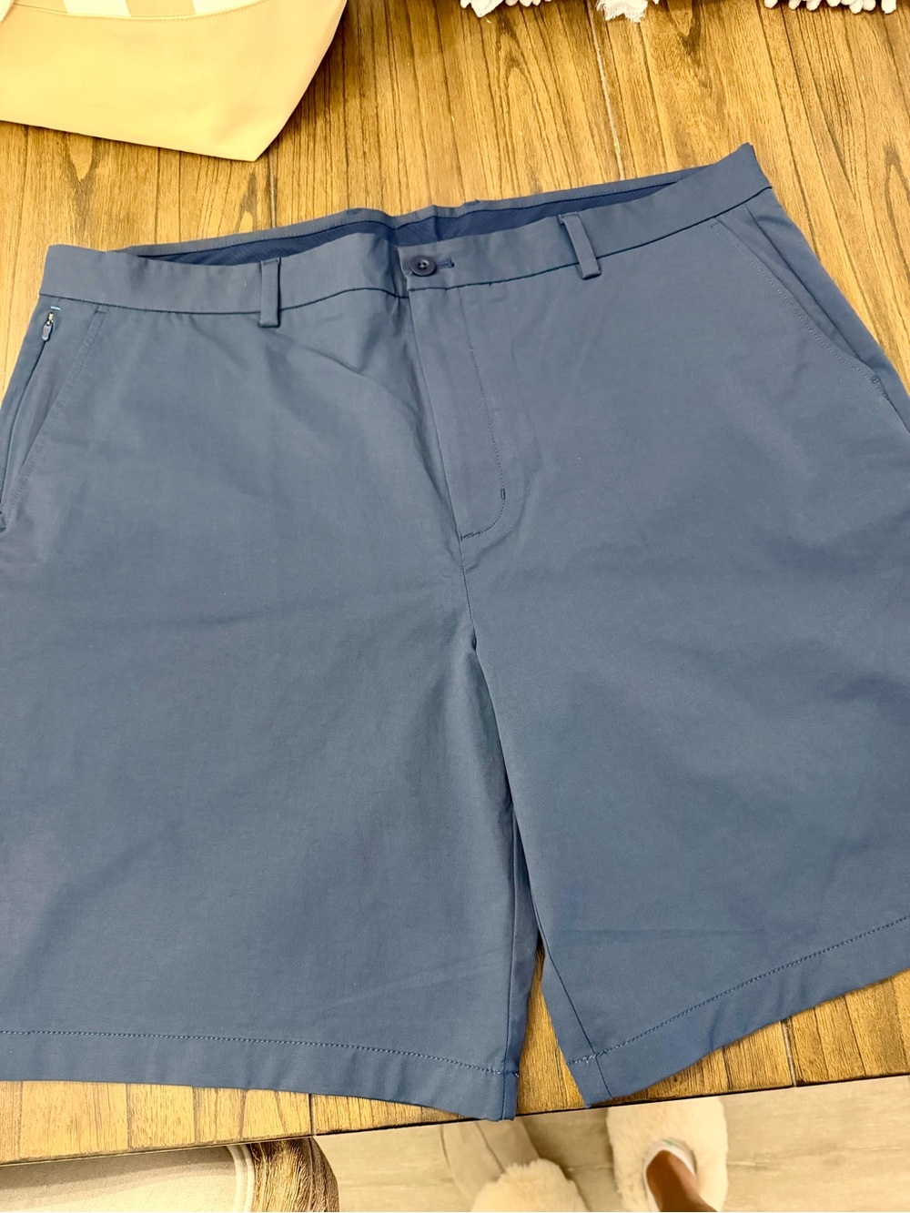Vineyard Vines men’s performance shorts 
NEW NEVER USED 
SMOKE FREE HOME